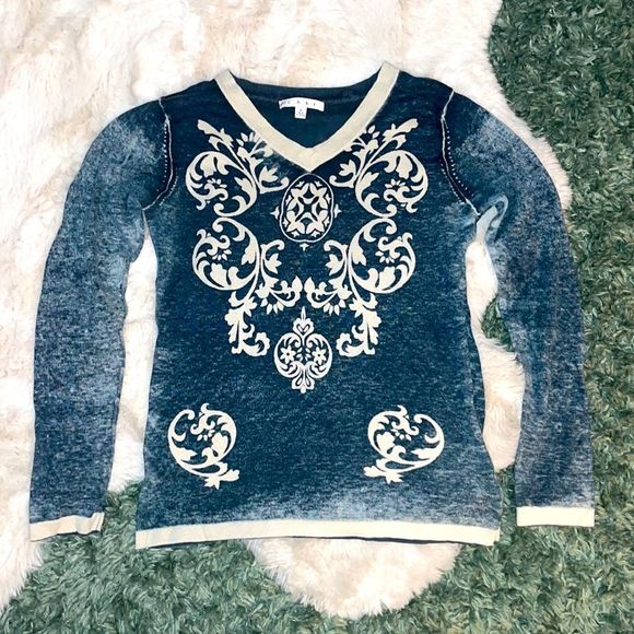 CAbi #261 Blue & Cream Damask V-Neck Long Sleeve Blouse Top Sz L - Picture 2 of 7